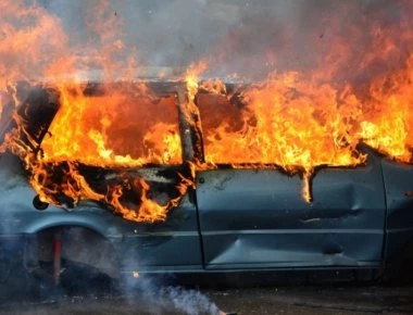 Φωτιά σε αυτοκίνητο στην συμβολή των οδών Κηφισίας - Παπανικολή